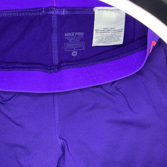 Nike Pro leggings Never wore, size M but fits like Small, Mid Rise - Picture 4 of 6